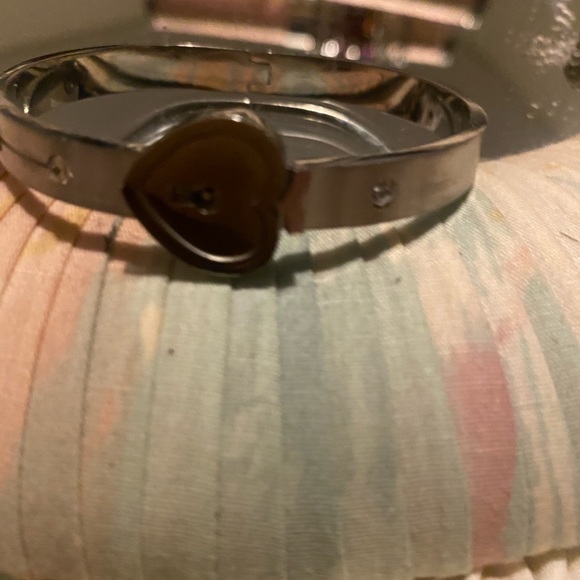 Lots of gifts for family members - Picture 9 of 9